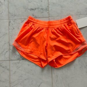 Women’s Lululemon Hotty Hot Low Rise Shorts 4”